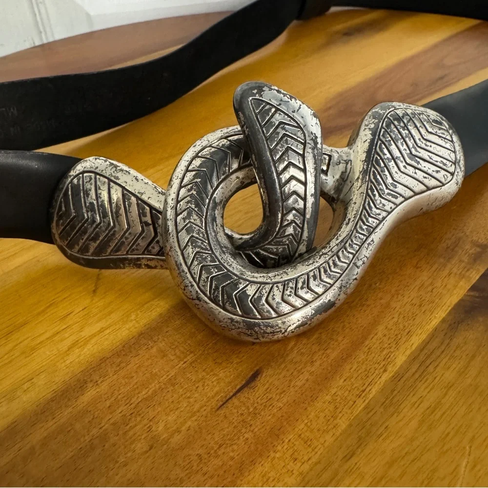 Chico’s‎ slide adjustable snake buckle belt size medium/large